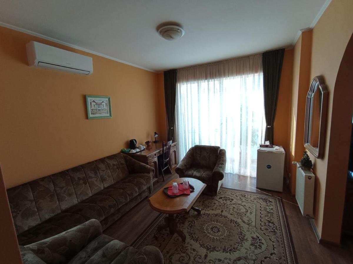 Pensiunea Cristina Târgu-Mureş Exteriör bild